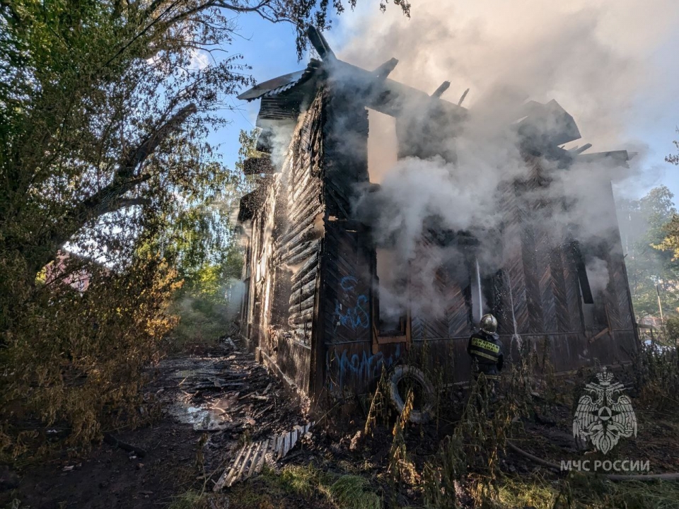 Image for Расселенный дом сгорел в переулке Трамвайном Нижнего Новгорода