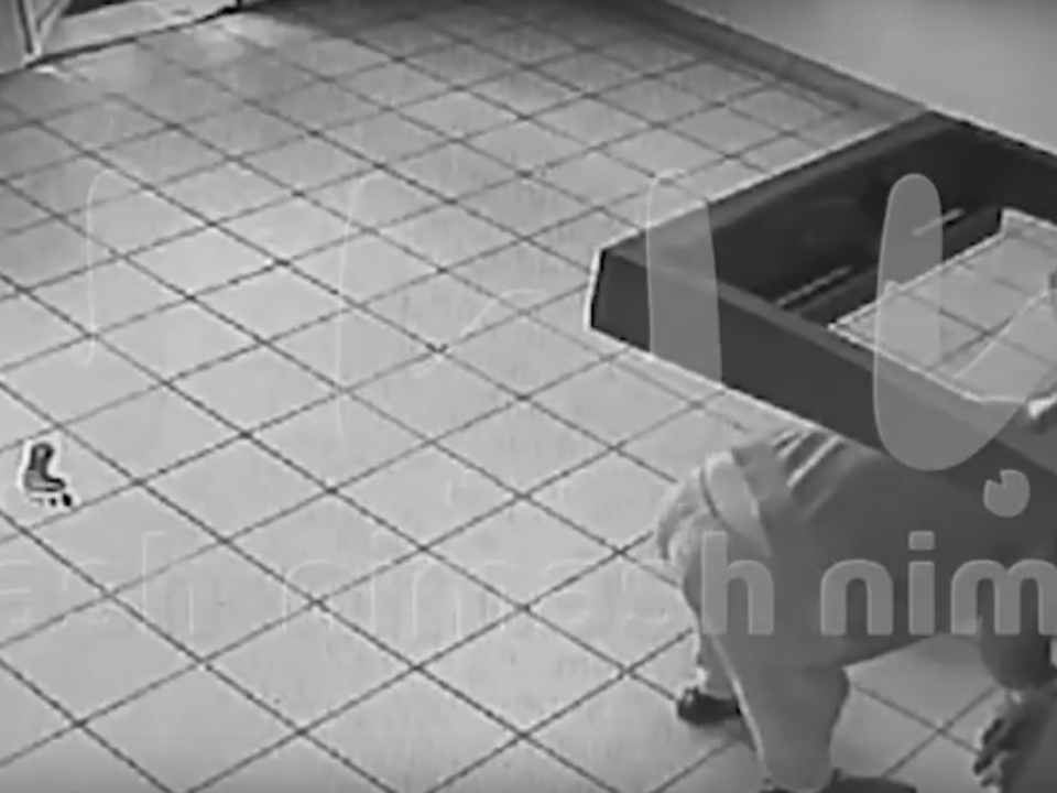 Image for Дерзкое ограбление: мужчина открыто украл 7 млн рублей из банкомата в Балахне