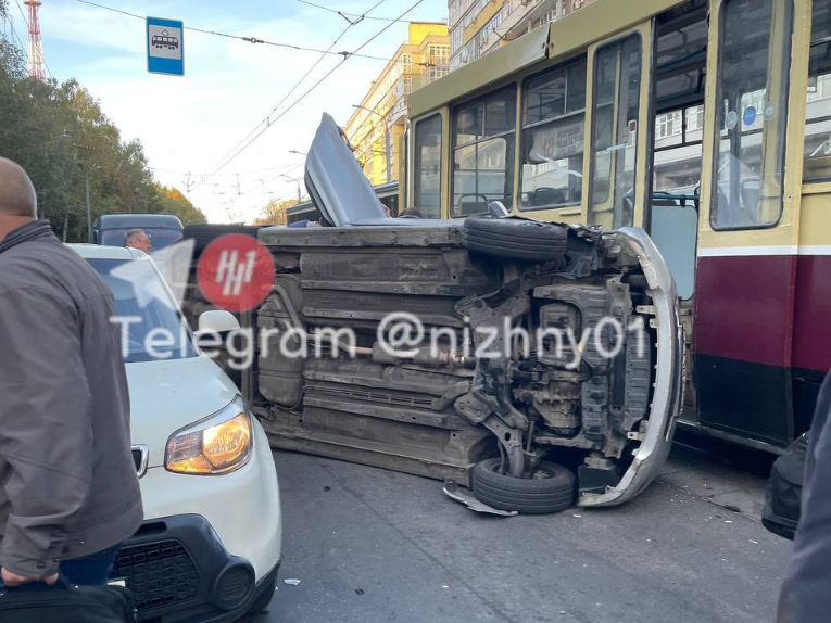 Image for Такси влетело в трамвай на большой скорости в центре Нижнего Новгорода