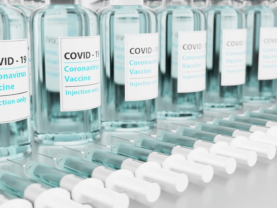Image for Около 12 тысяч нижегородцев ежедневно вакцинируются от COVID-19 