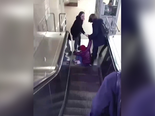 Image for Женщина кубарем скатилась по эскалатору в нижегородском метро